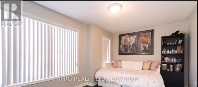 Photo du bâtiment - 3115-3115 Boxford Cres