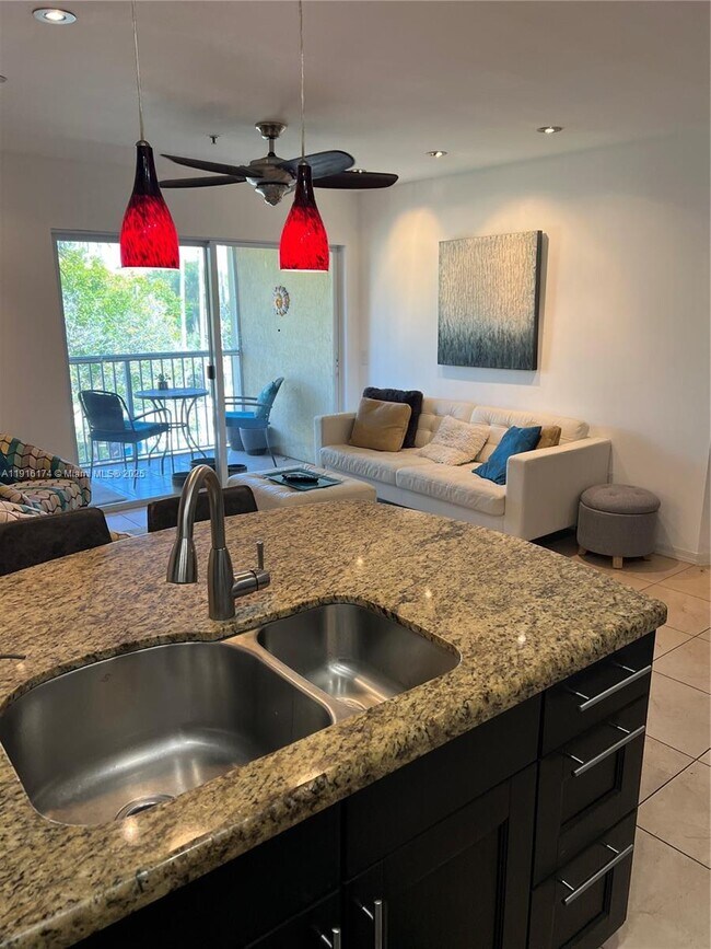 Foto del edificio - 460 S Park Rd