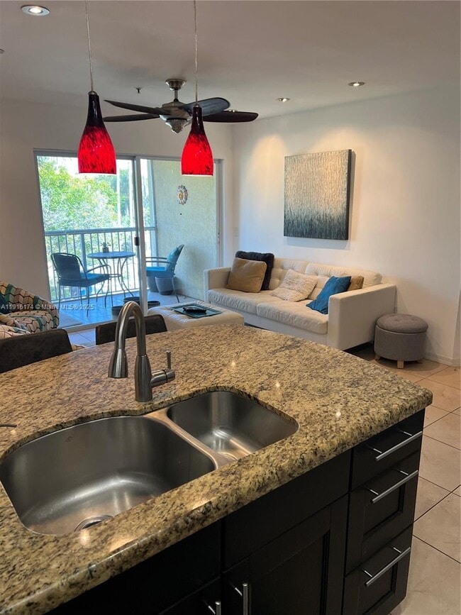 Building Photo - 460 S Park Rd