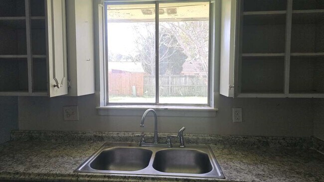 Building Photo - 7623 Kellwood Dr
