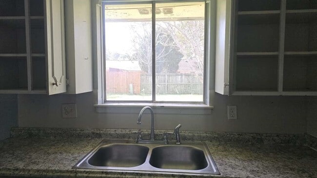 Foto del edificio - 7623 Kellwood Dr