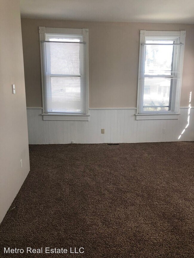 Building Photo - 1 br, 1.5 bath House - 2102 Fox Ave