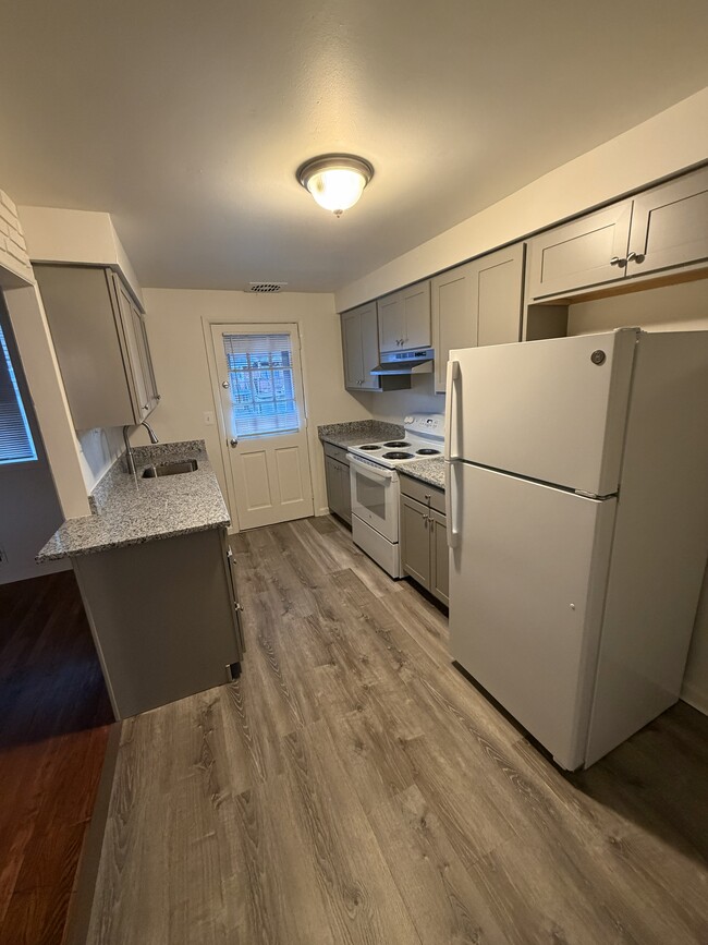 Foto del edificio - 7837 Kavanagh Rd