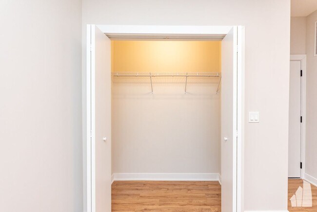 Foto del edificio - 656 W Wrightwood Ave