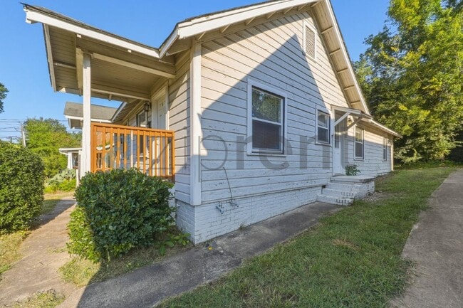 Building Photo - Unit Apt B