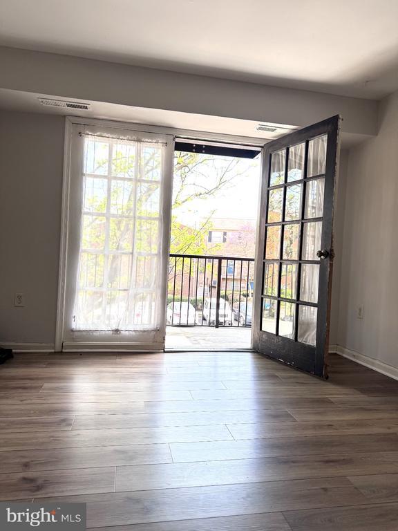 Foto del edificio - 5929 Quantrell Ave