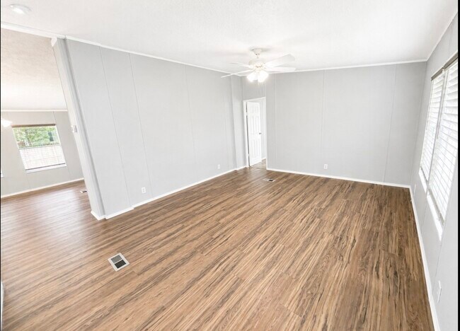 Foto del edificio - 33114 McKinley Cir
