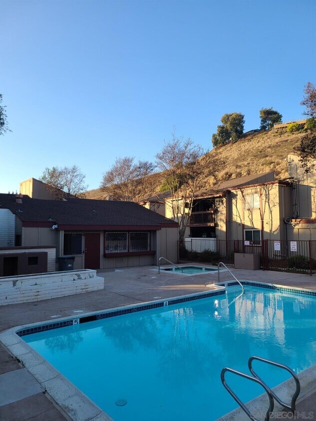 Foto principal - 5452 Adobe Falls Rd