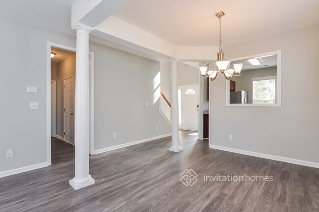 Building Photo - 213 Haywood Ln