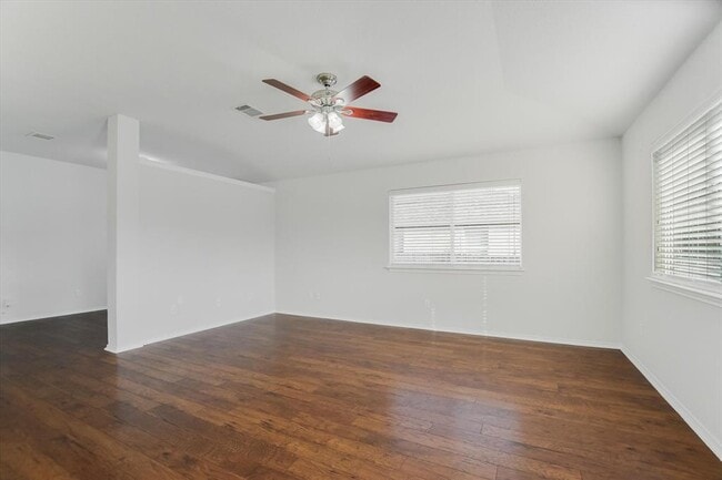 Building Photo - 906 Washburn Dr