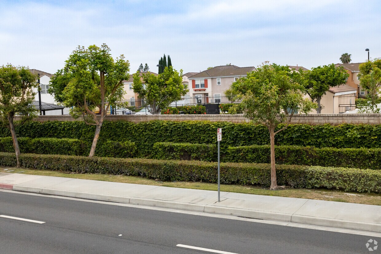 06/2022 - 10302-10312 Garden Grove Blvd