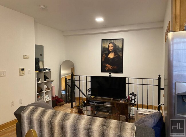 Building Photo - 1 Bed in Slope South!