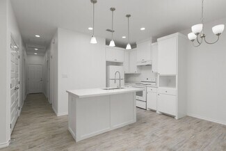 Building Photo - 2327 N Vly Cir