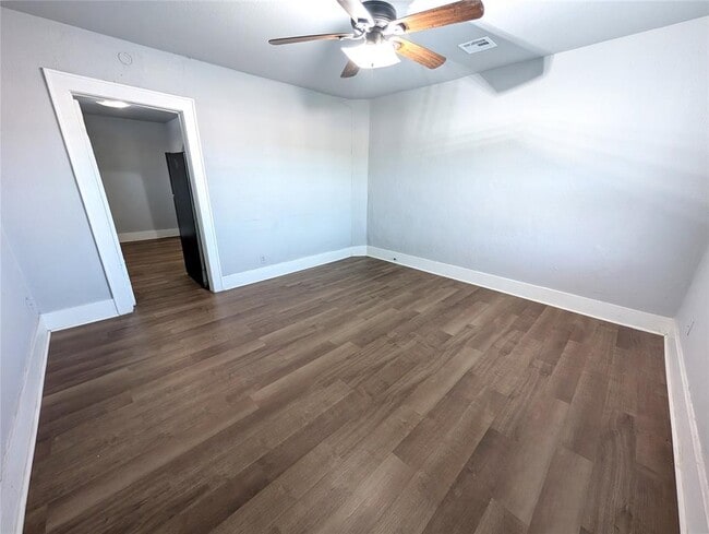 Building Photo - 2906 S Santa Fe Ave