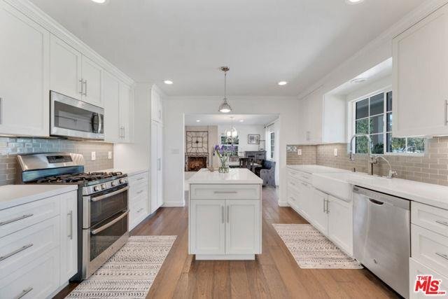Building Photo - 6438 Pat Avenue, Los Angeles, CA 91307 - 4...