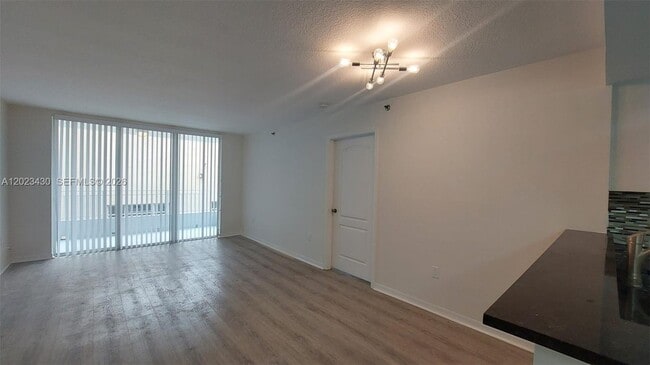 Foto del edificio - 2642 Collins Ave