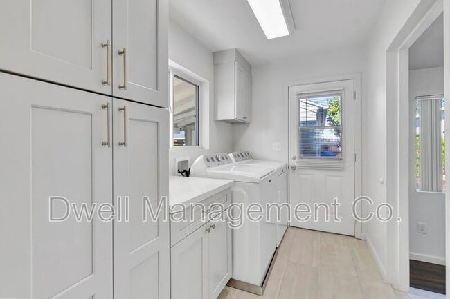 Building Photo - 8776 Jefferson Ave