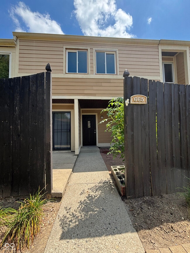 Building Photo - 665 Ironwood Dr