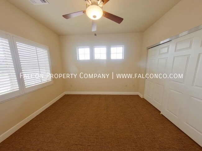 Building Photo - Lovely Townhouse In Stetson Hills! - Appro...