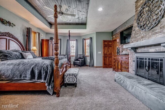 Building Photo - 6 br, 5.5 bath House - 1046 Nottingham Ct