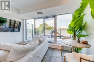 Building Photo - 5 Lakeview Ave