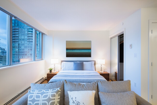 Building Photo - Pacific Palisades