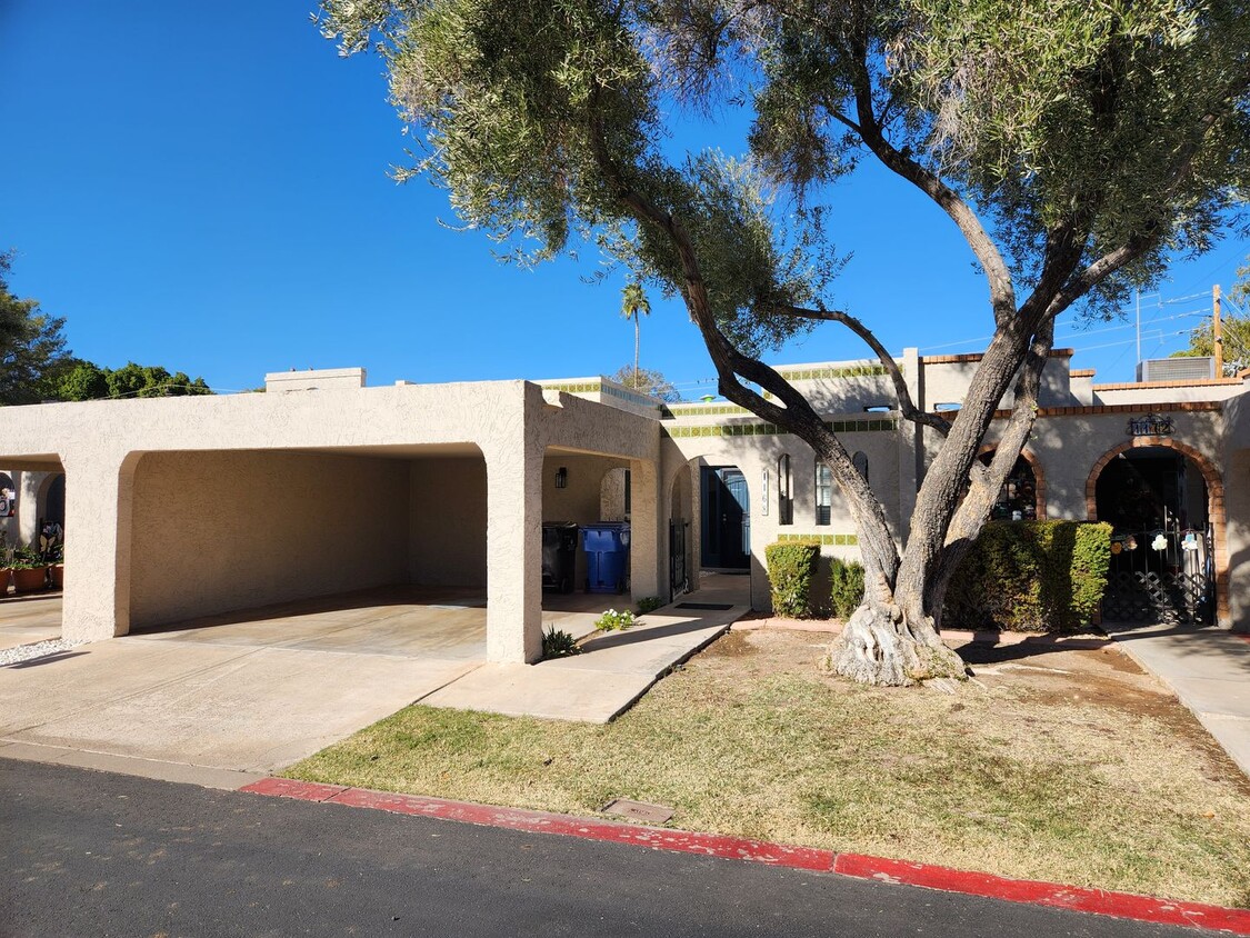 Foto principal - Gorgeous 2 bedroom 2 bath in TAPATIO COVE