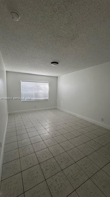 Foto del edificio - 8290 Lake Dr