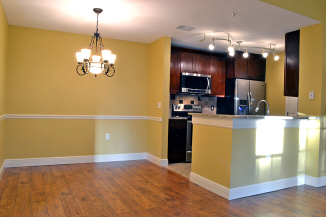 Building Photo - Luxury 3 bedroom 2 bath condo in Lakewood ...