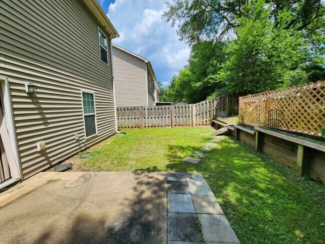 Foto del edificio - 3 Bedroom 2.5 Baths 2 Car Garage - Central...