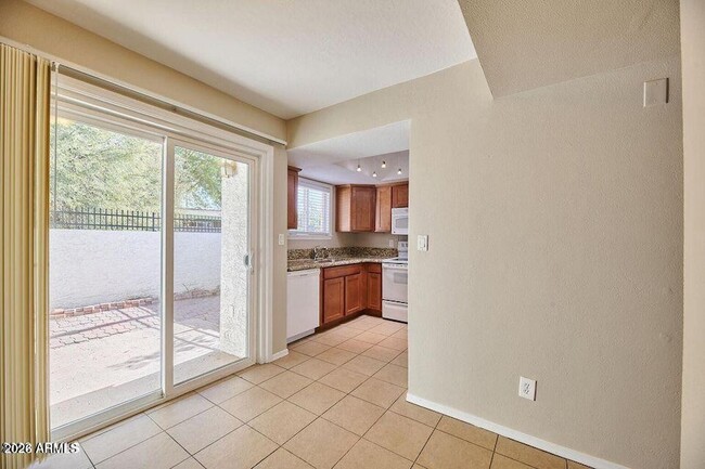 Building Photo - 1402 E Osborn Rd