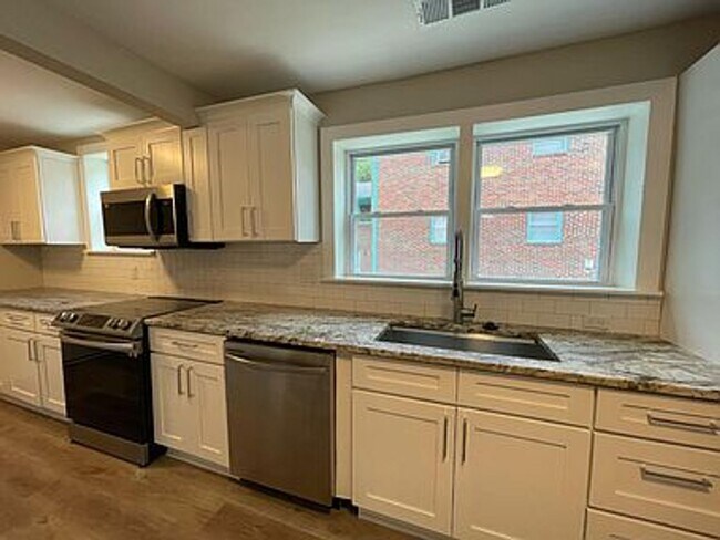 Building Photo - Beautiful Mozley Park Neighborhood Home