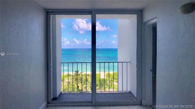 Foto del edificio - 6450 Collins Ave