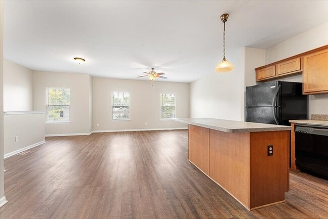 Building Photo - 2865-2885 5th St