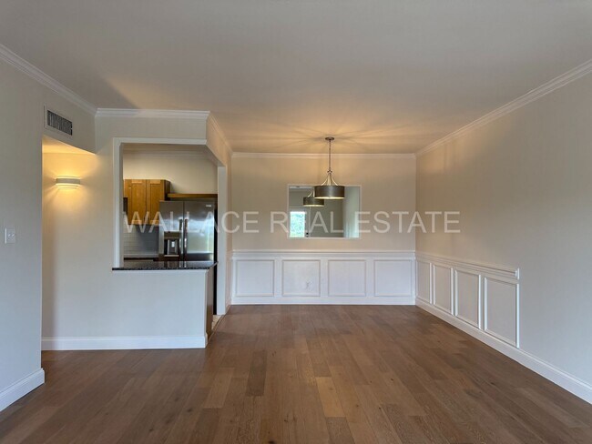 Foto del edificio - BEAUTIFUL, UPDATED 2 BEDROOM CONDO IN CHER...