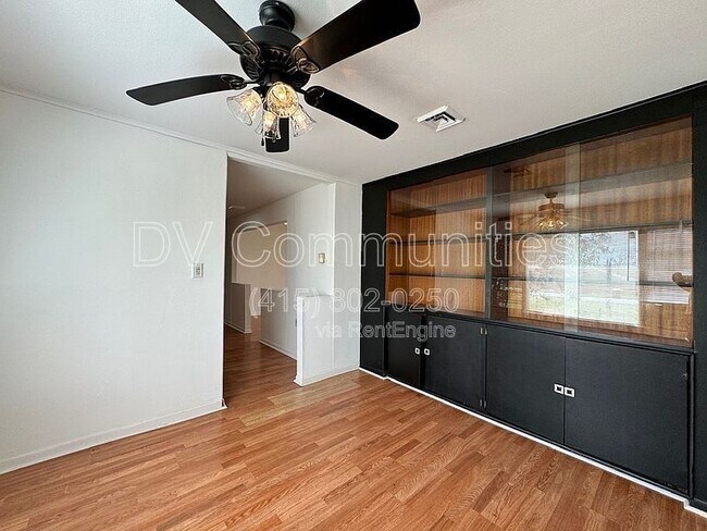 Building Photo - 817 Westmont Dr