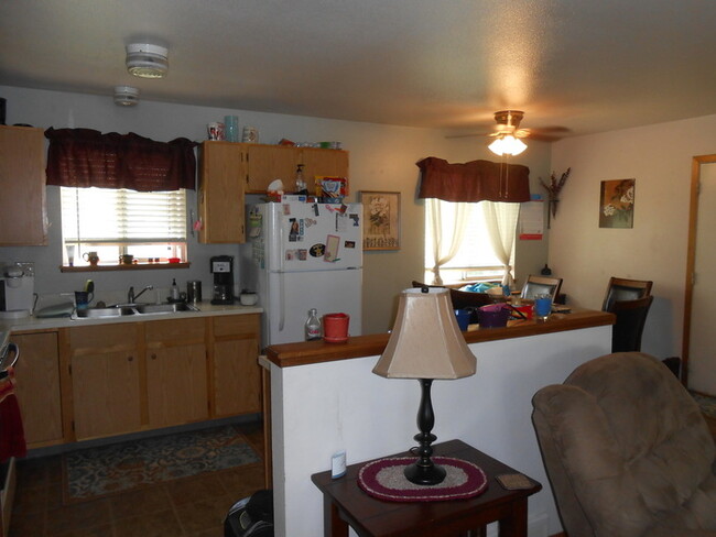 Foto del edificio - Great 3 bed 2 bath Ranch home with full fi...