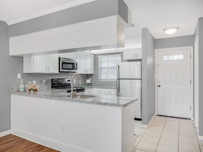 Building Photo - Veridian of Melbourne Townhome Apartments