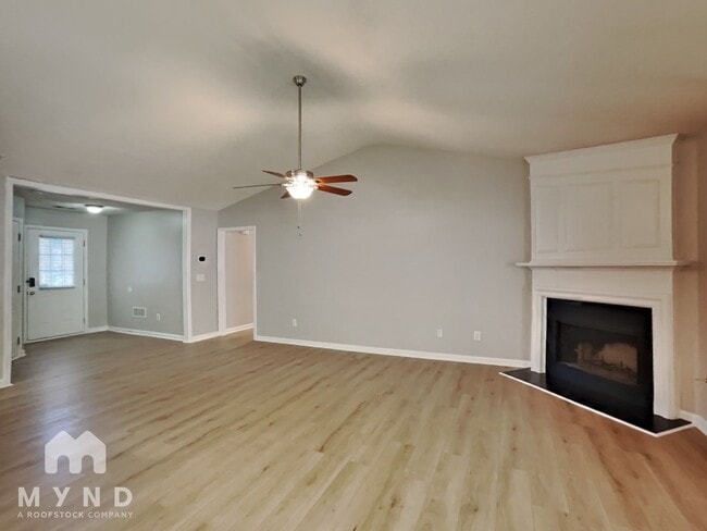 Building Photo - 374 Darter Point NW