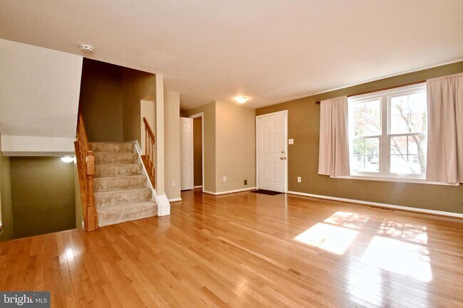 Foto del edificio - 6580 Lochleigh Ct