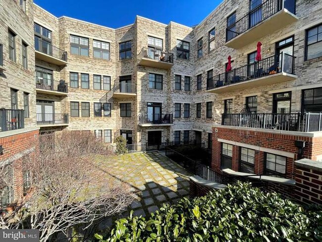 Building Photo - 181 E Reed Ave
