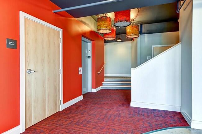 Foto del edificio - 550 New Holland Ave