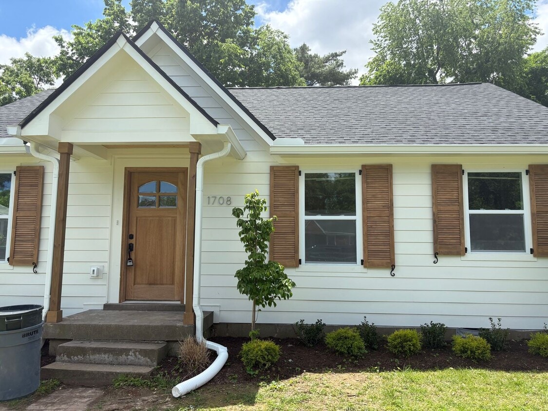 Primary Photo - Beautifully Renovated Inglewood Cottage