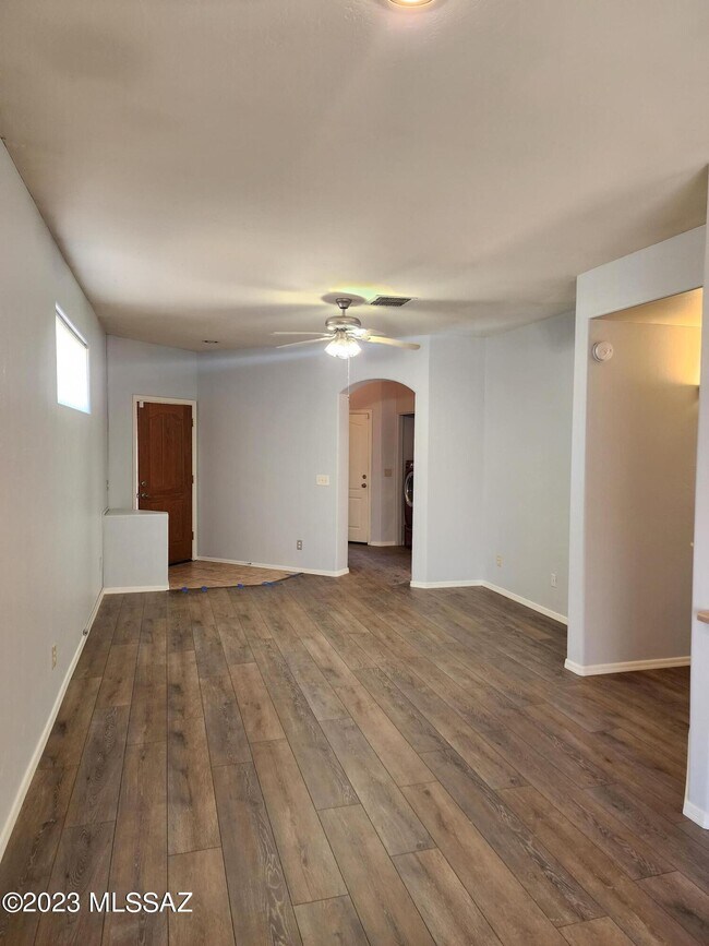 Foto del edificio - 5461 N Willow Thicket Way