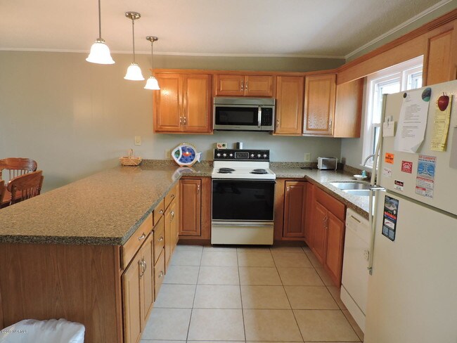 Building Photo - 1305 Emerald Dr