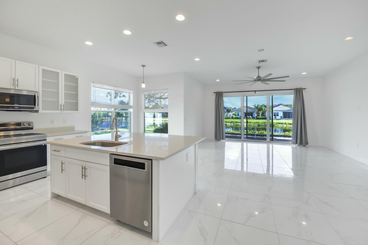 Foto principal - 9589 Highland Pointe Pass