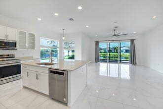 Building Photo - 9589 Highland Pointe Pass