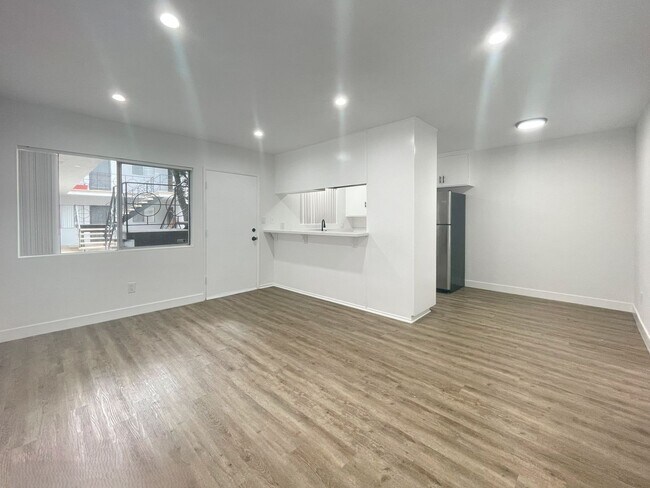 Building Photo - Upgraded 1 Bedroom In Torrance with Parkin...