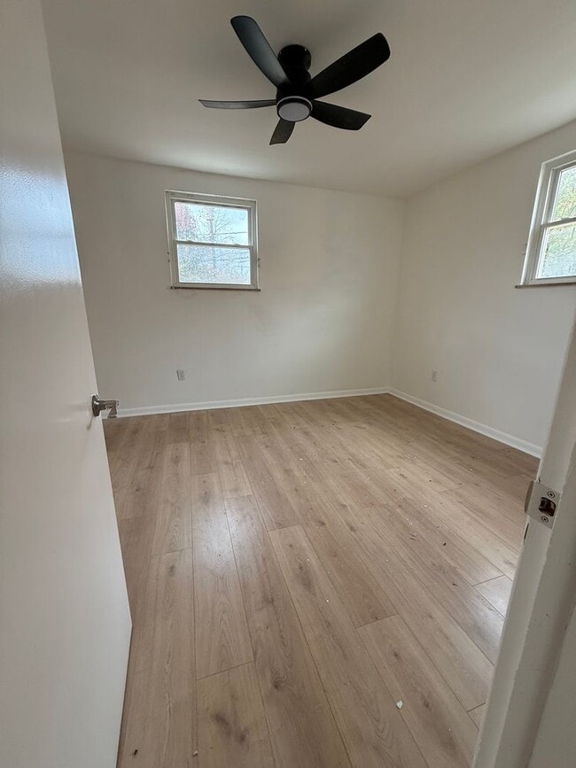 Building Photo - 17927 Lakeshore Boulevard