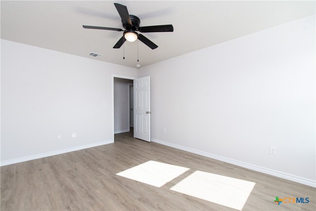Building Photo - 802 White Meadow Ln